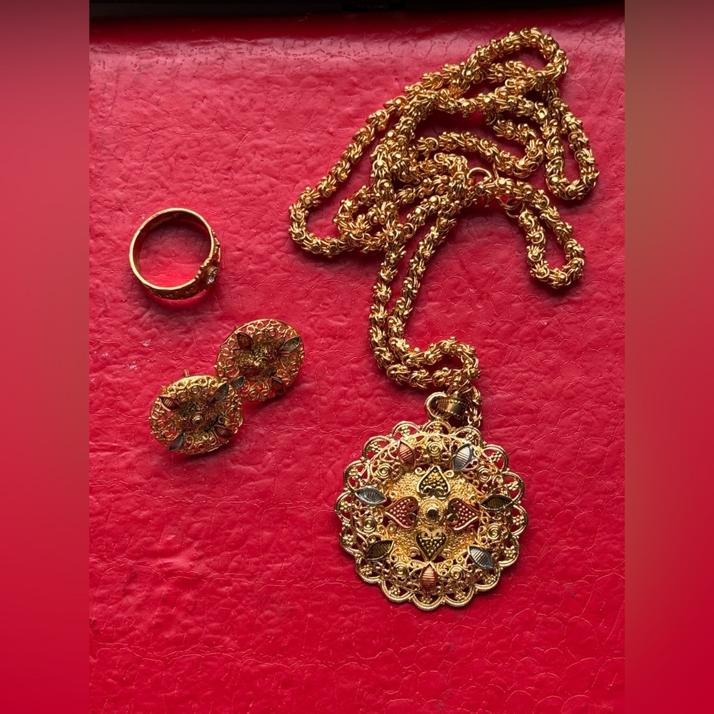 NIB Gold Bohemian Ethnic Medallion Fashion with matching Earrings Ring Set